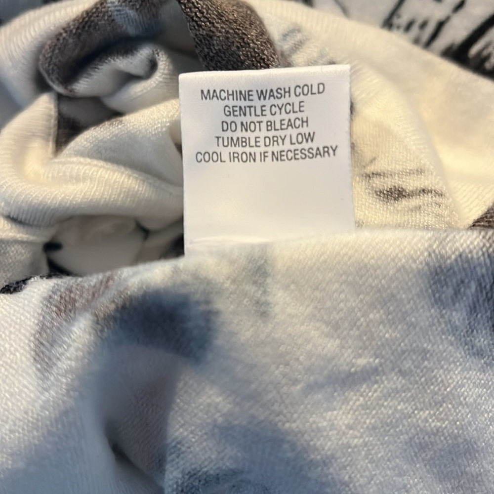 sweater - Picture 7 of 7
